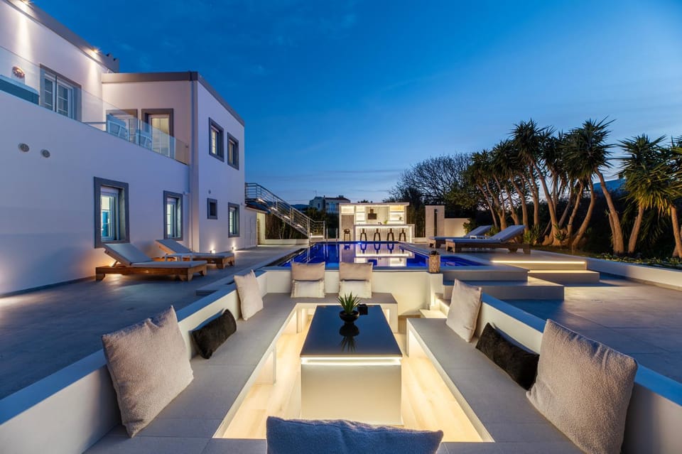 Property building, Patio, Communal lounge/ TV room, Night, Seating area, Evening entertainment, sunbed