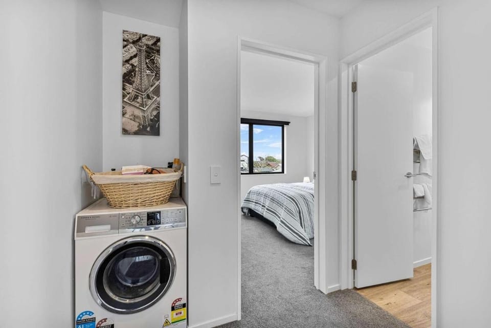 Charming 2-Bedroom Townhouse Apartment in Christchurch