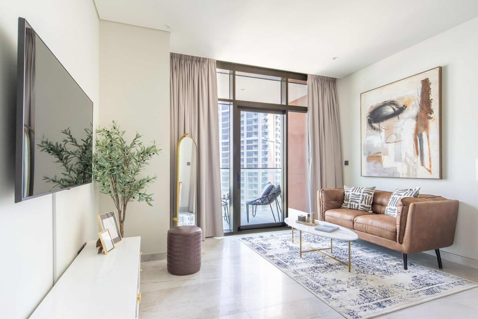 Frank Porter - Peninsula Five Apartment in Dubai