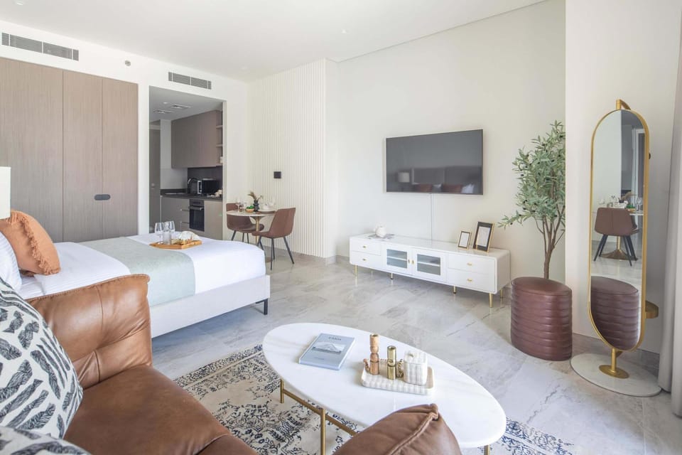 Frank Porter - Peninsula Five Apartment in Dubai