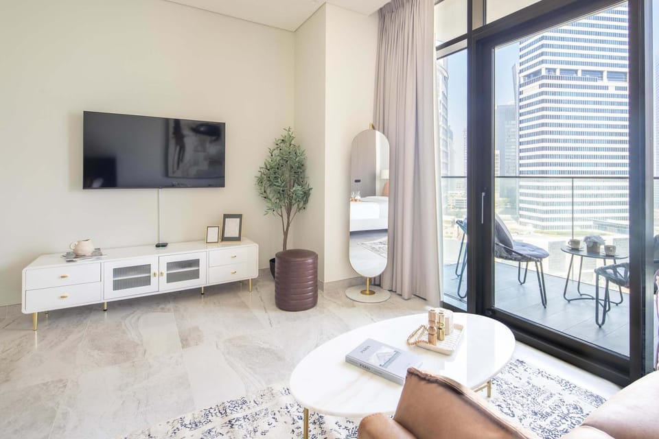 Frank Porter - Peninsula Five Apartment in Dubai