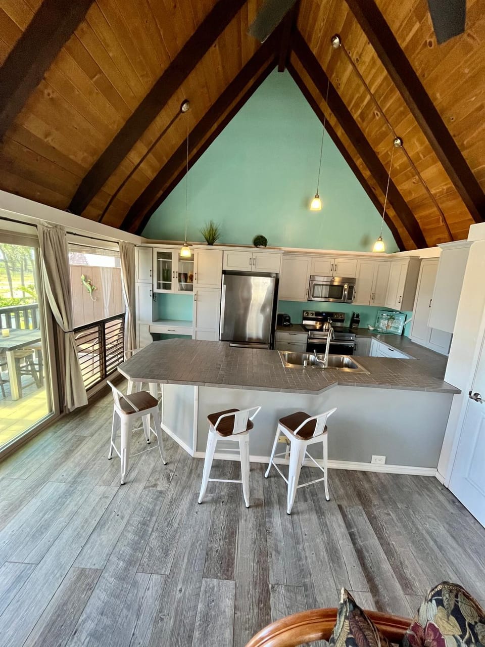 Kitchen or kitchenette, Dining area