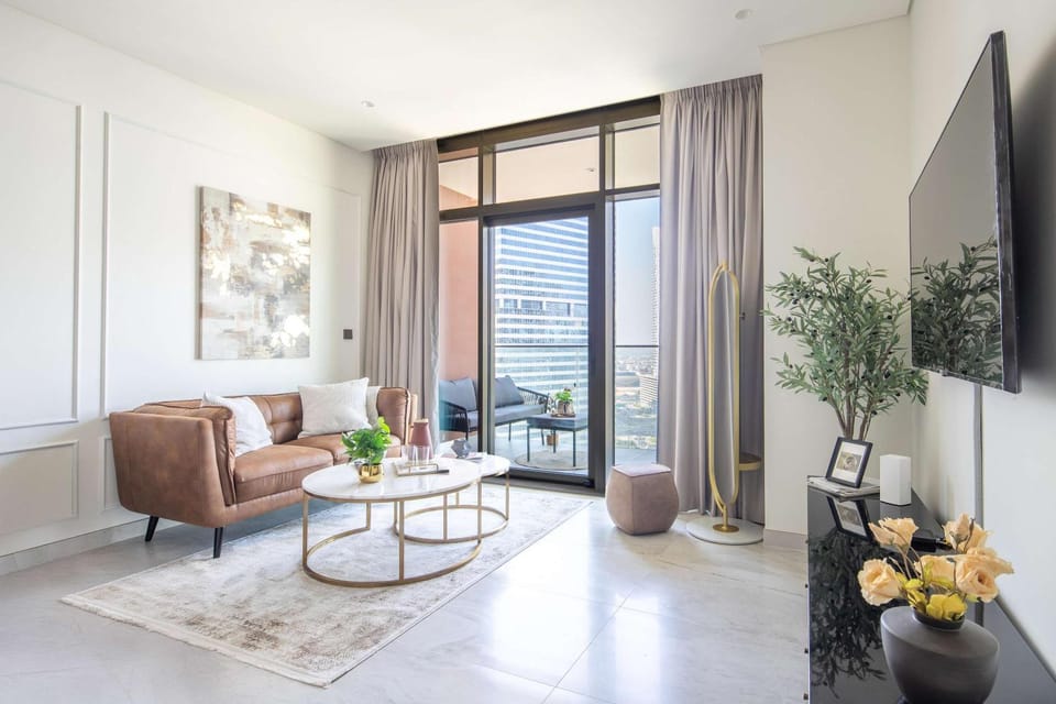 Frank Porter - Peninsula Five Apartment in Dubai