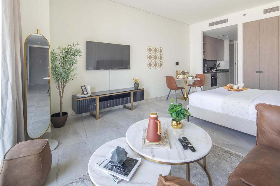 Frank Porter - Peninsula Five Apartment in Dubai