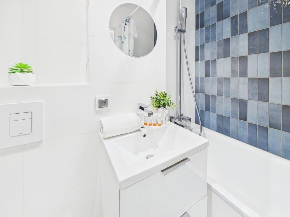 Bathroom, Bath