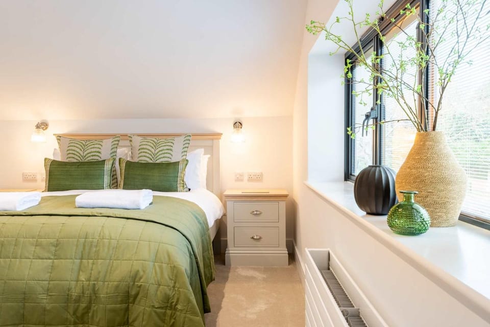 Luxurious House Lodge & Garden Private Parking House in Cheltenham