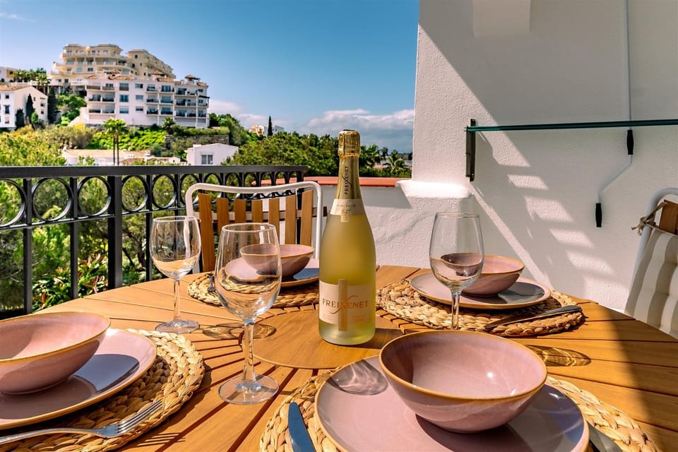 Property building, Patio, Day, Coffee/tea facilities, View (from property/room), Balcony/Terrace, Food and drinks, Dining area, Food, Drinks