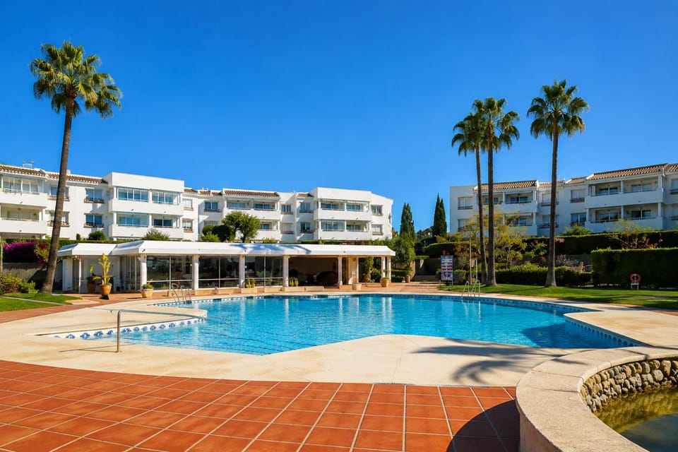 Property building, Day, Pool view, Swimming pool, sunbed
