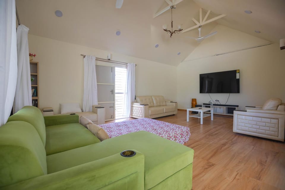 Communal lounge/ TV room, Bed
