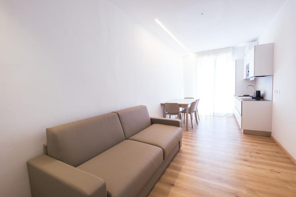 Kitchen or kitchenette, Living room, Seating area, Dining area