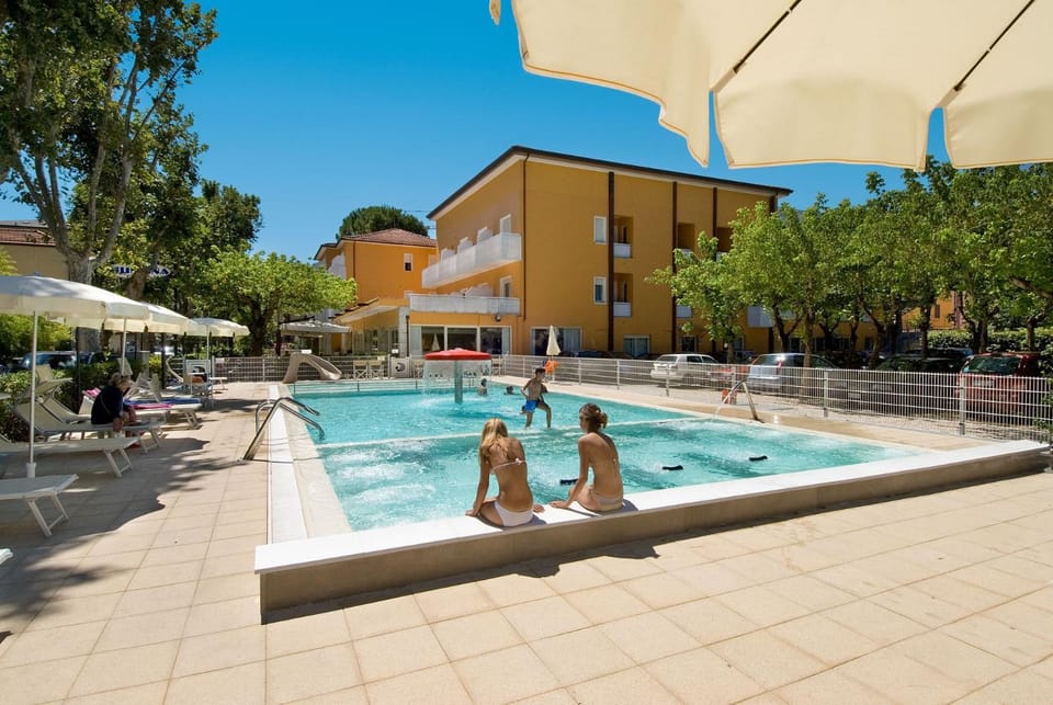 Pool view, Swimming pool, sunbed