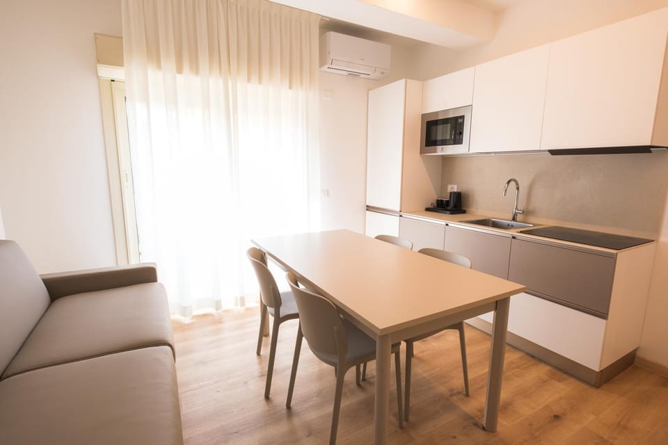 Kitchen or kitchenette, Living room, Seating area, Dining area, air conditioner