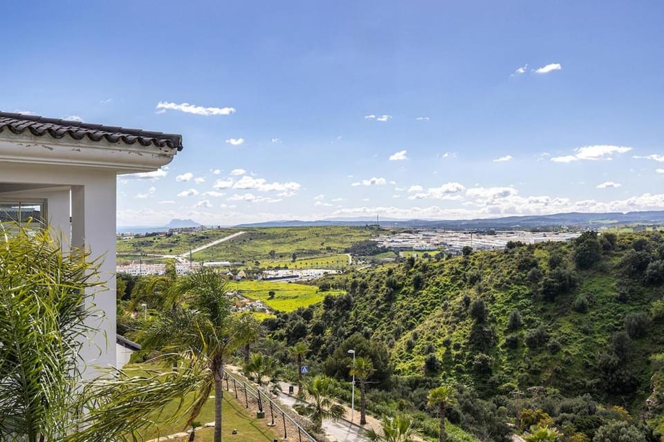 Chic Penthouse with Scenic Views at Estepona Hills! Apartment in Costa del Sol