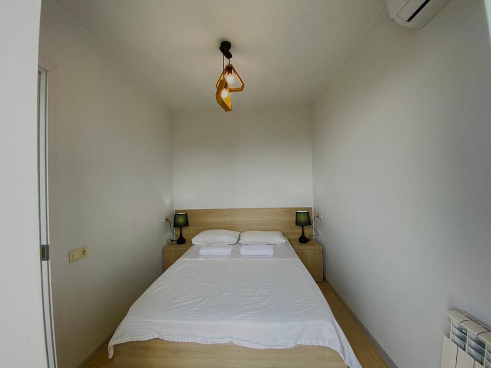 Bed, Photo of the whole room, Bedroom, internet