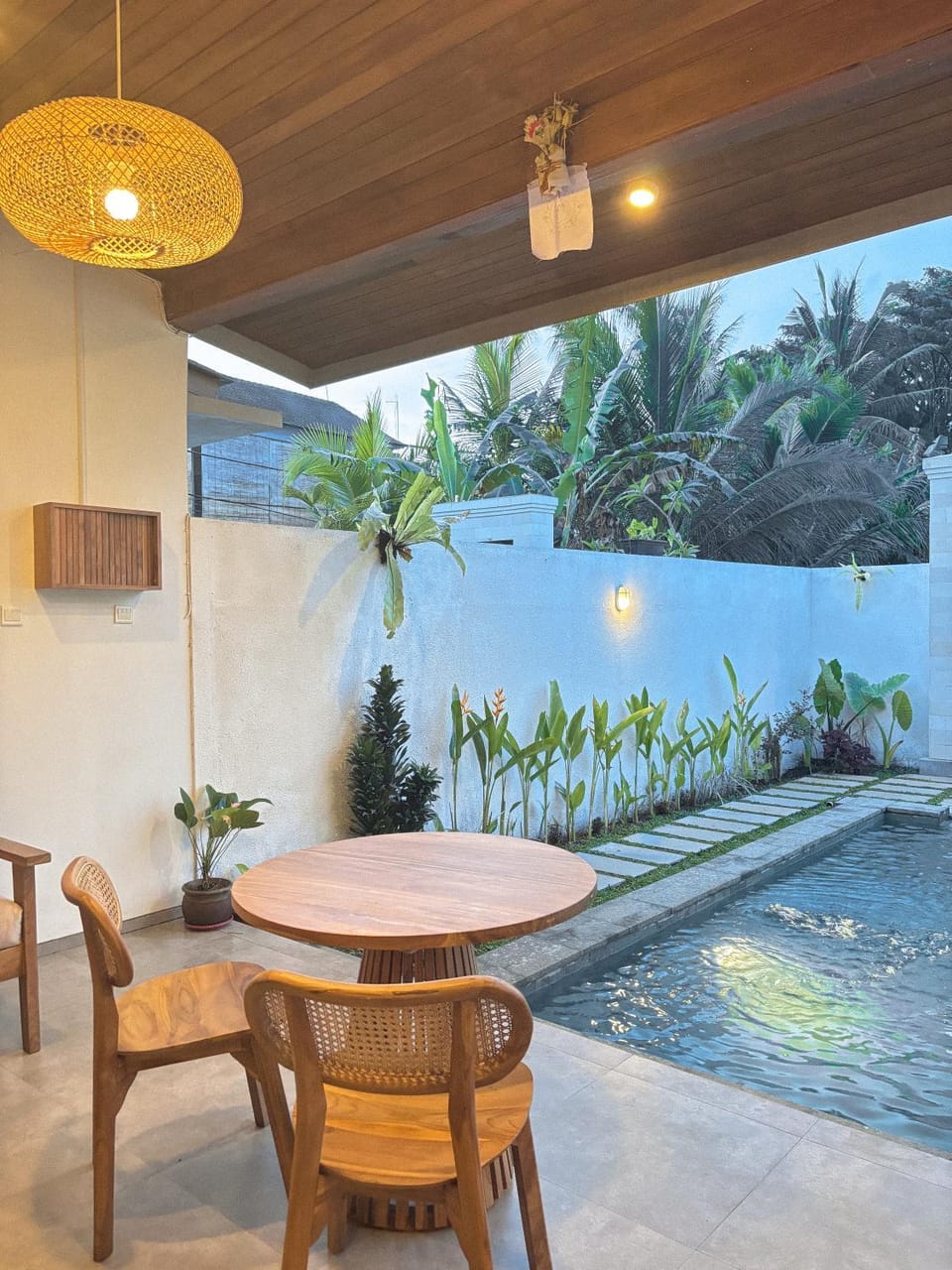 Patio, Day, Natural landscape, Garden, Hot Tub, Garden view, Pool view, Swimming pool, sunbed