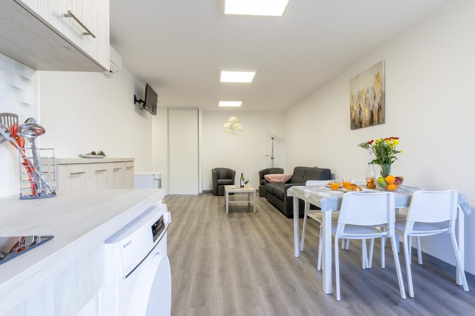 Living room, Dining area, kitchen