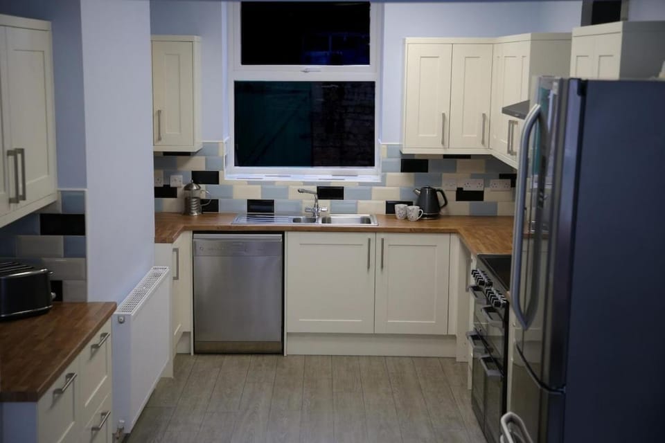 Kitchen or kitchenette, dishwasher, oven, pet friendly, stove, toaster
