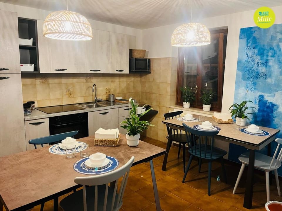 Kitchen or kitchenette, Kitchen or kitchenette, Dining area, stove