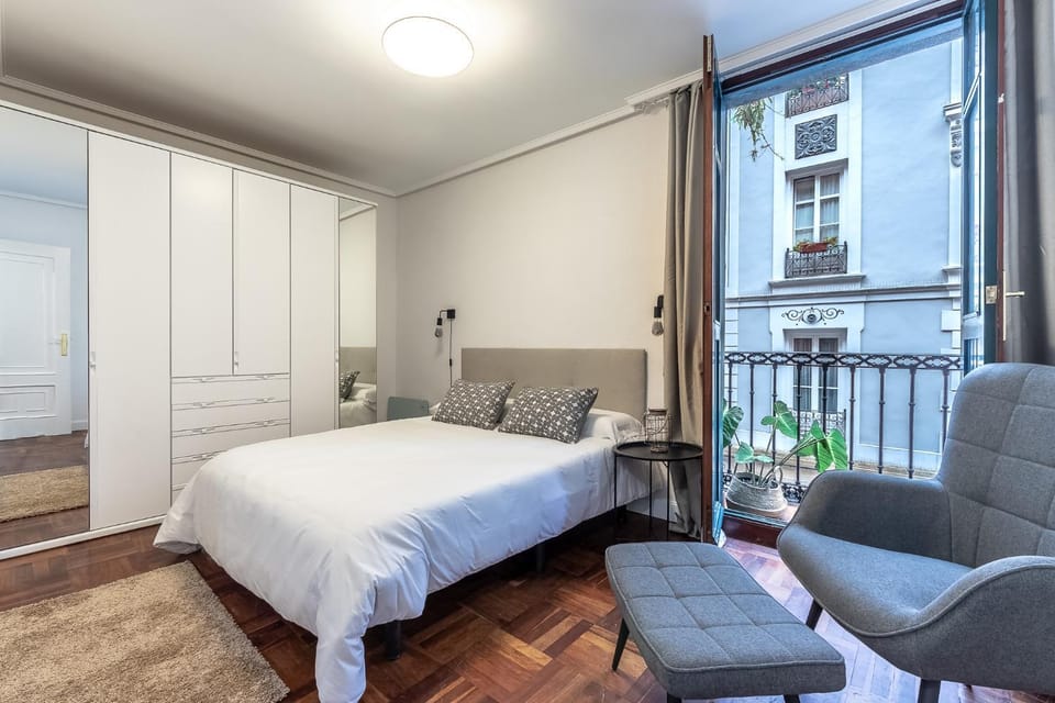 Stylish 4 Double Rooms, Central Bilbao (Old Town) Apartment in Bilbao