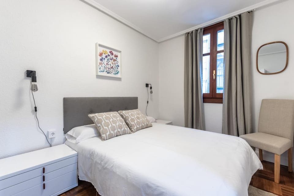 Stylish 4 Double Rooms, Central Bilbao (Old Town) Apartment in Bilbao