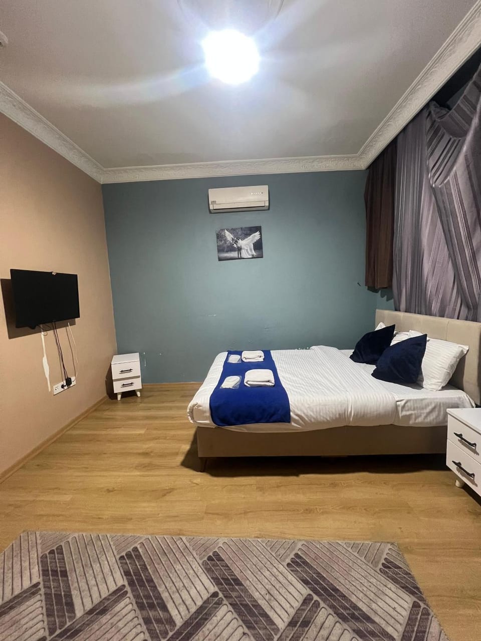 TV and multimedia, Photo of the whole room, Bedroom, air conditioner