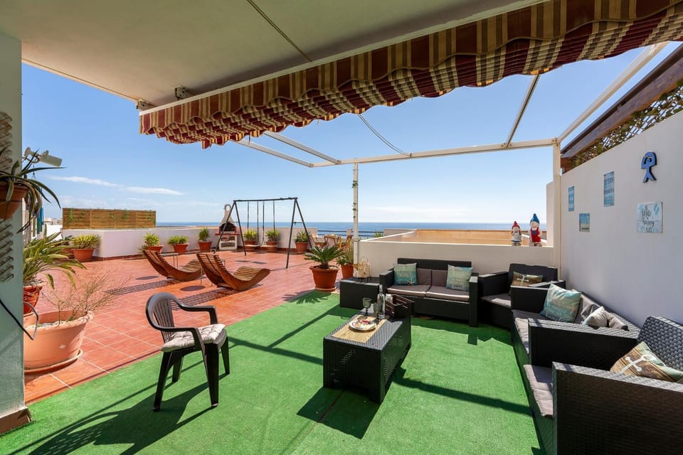 Property building, Balcony/Terrace, Living room