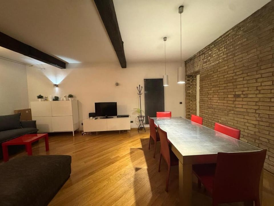TV and multimedia, Living room, Seating area, Dining area