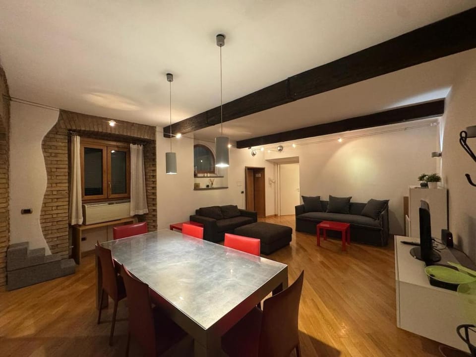 TV and multimedia, Living room, Seating area, Dining area