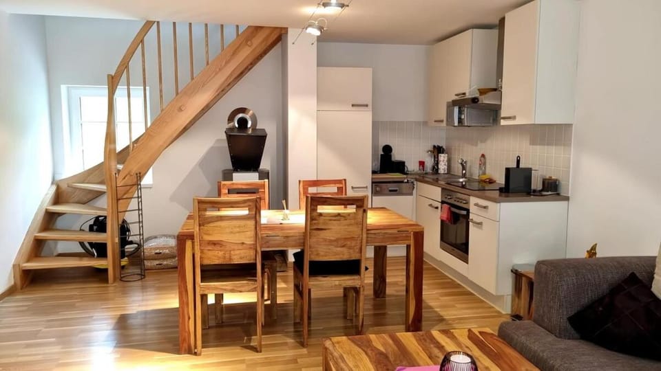 Kitchen or kitchenette, Dining area, stove, toaster