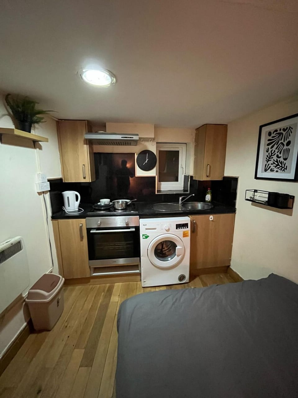 Kitchen or kitchenette, washing machine