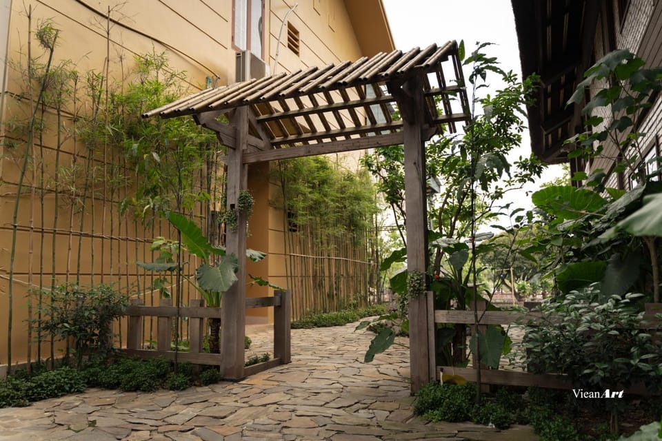 Neighbourhood, Garden, On site
