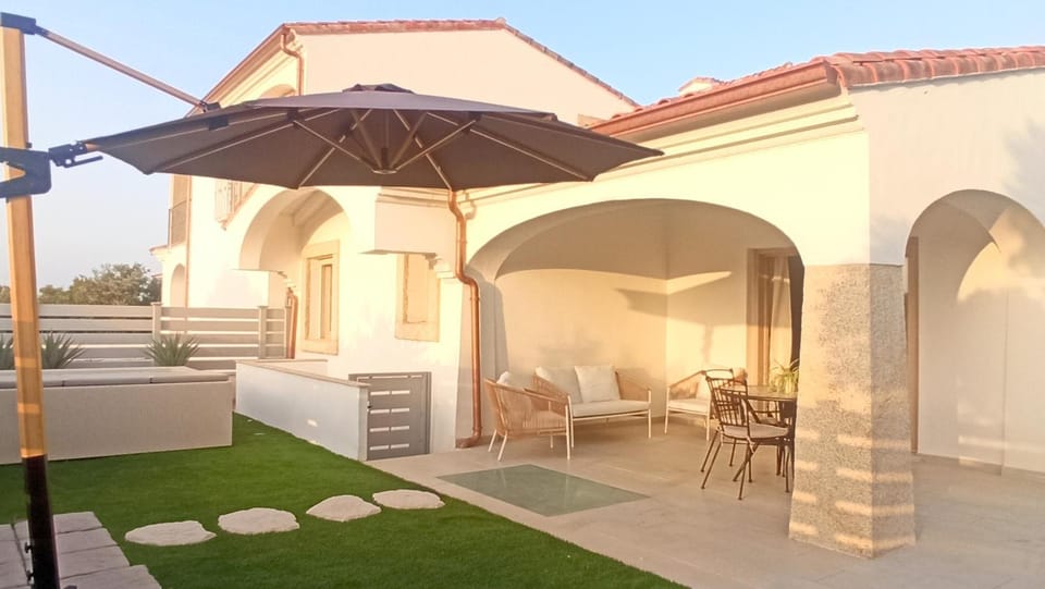 Property building, Day, Garden, Balcony/Terrace, Garden view