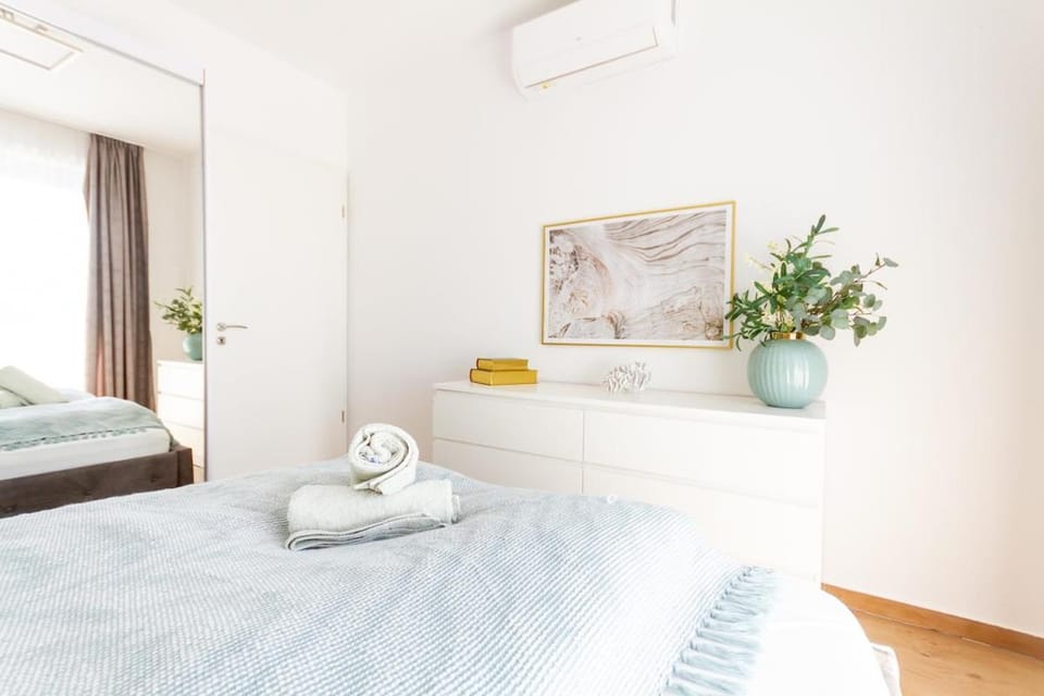 3BR Premium Skyline Penthouse w AC by NW Apartment in Budapest
