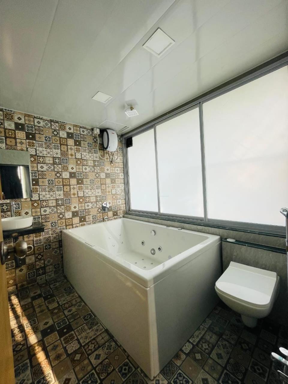 Hot Tub, Bathroom