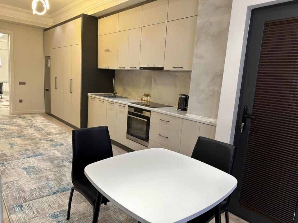 Kitchen or kitchenette, Seating area, Dining area, oven, stove