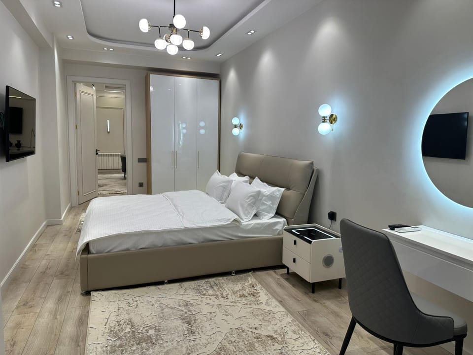 Bed, TV and multimedia, Living room, Photo of the whole room, Bedroom, towels