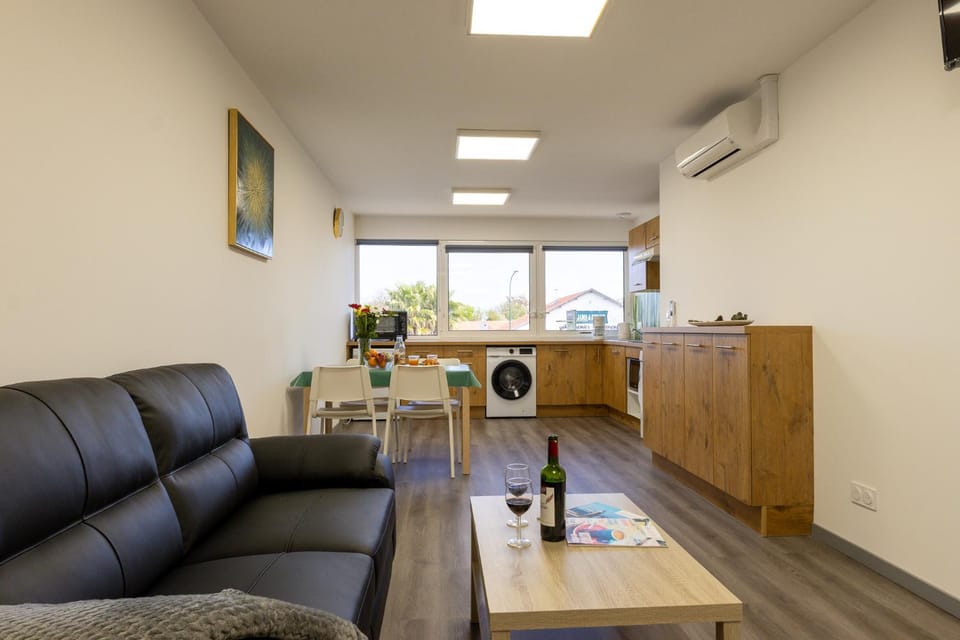 Living room, Dining area, kitchen