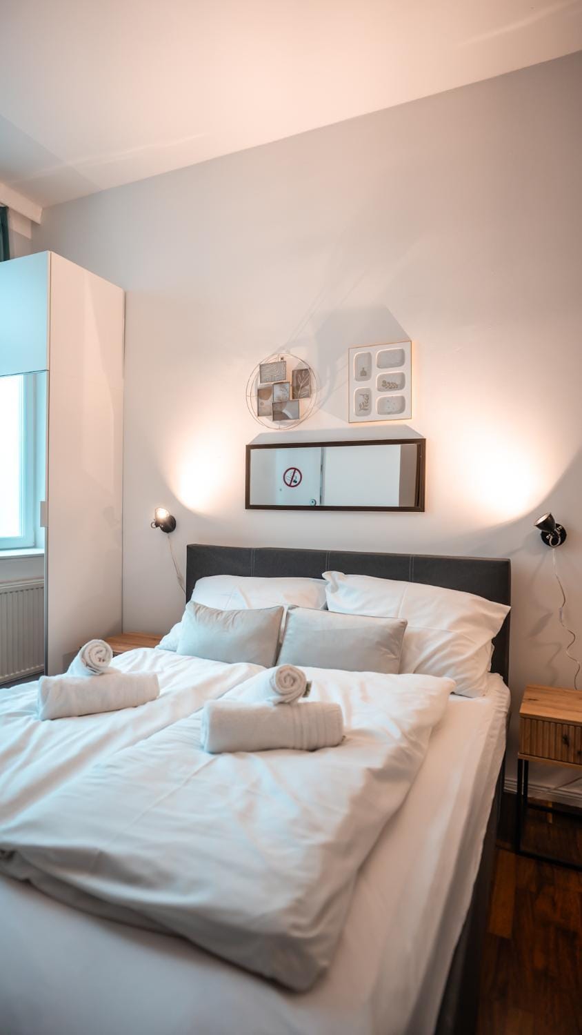 Bed, Photo of the whole room, Bedroom
