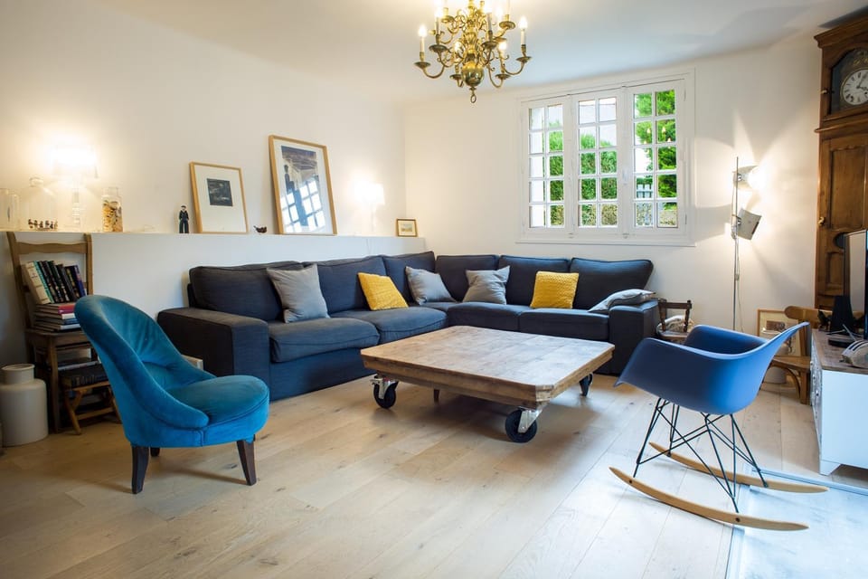 Living room, Seating area