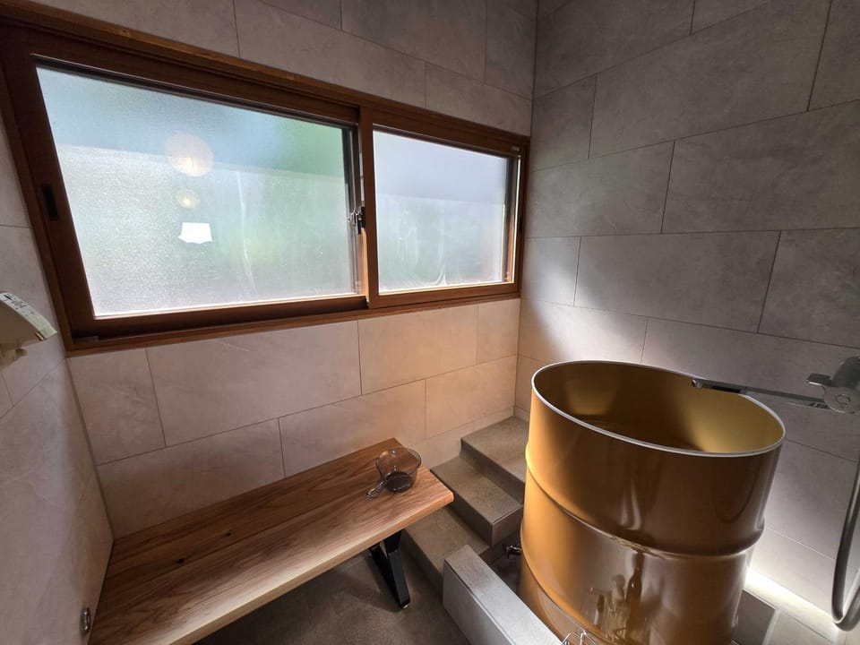 Hot Tub, Sauna