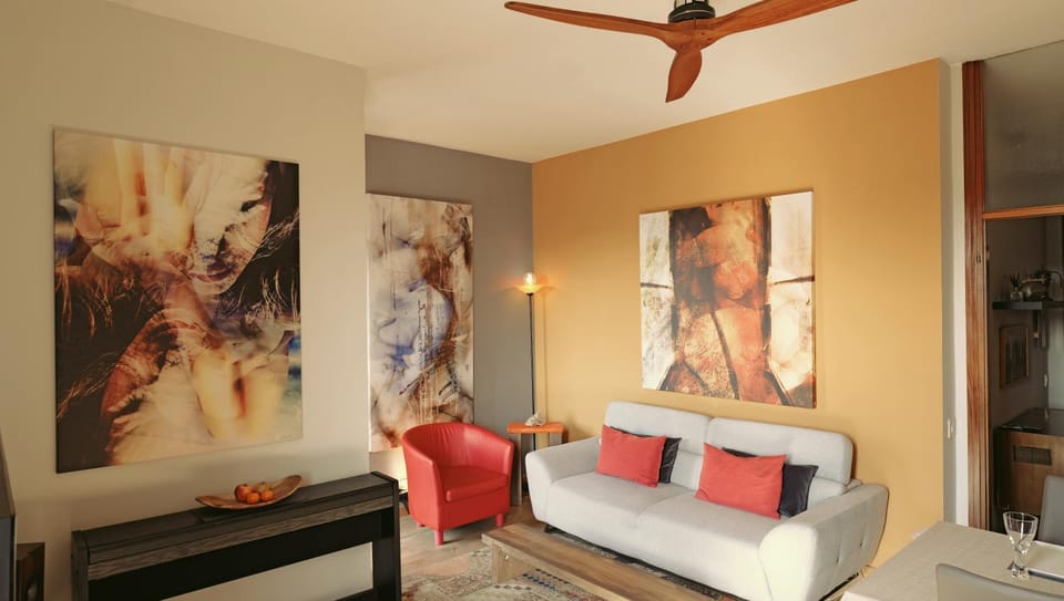 Living room, Time of day