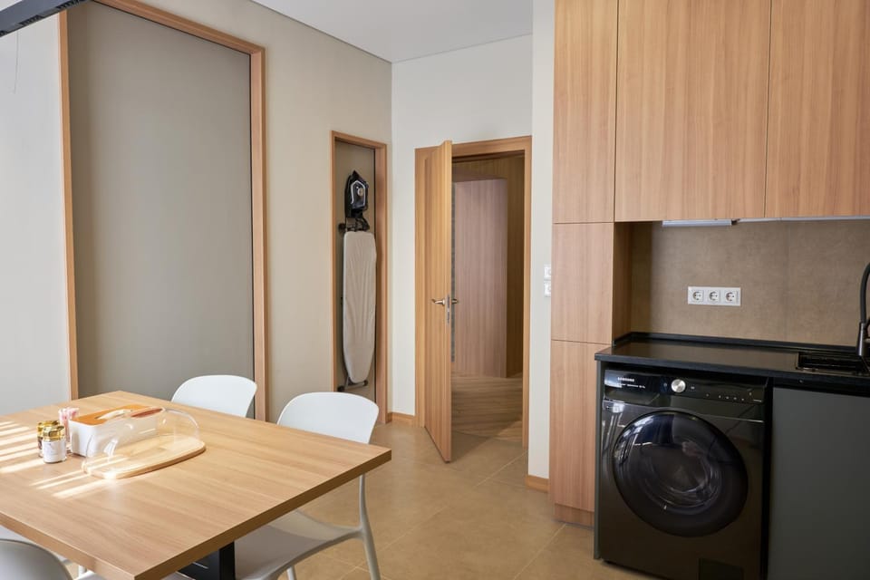 Kitchen or kitchenette, washing machine