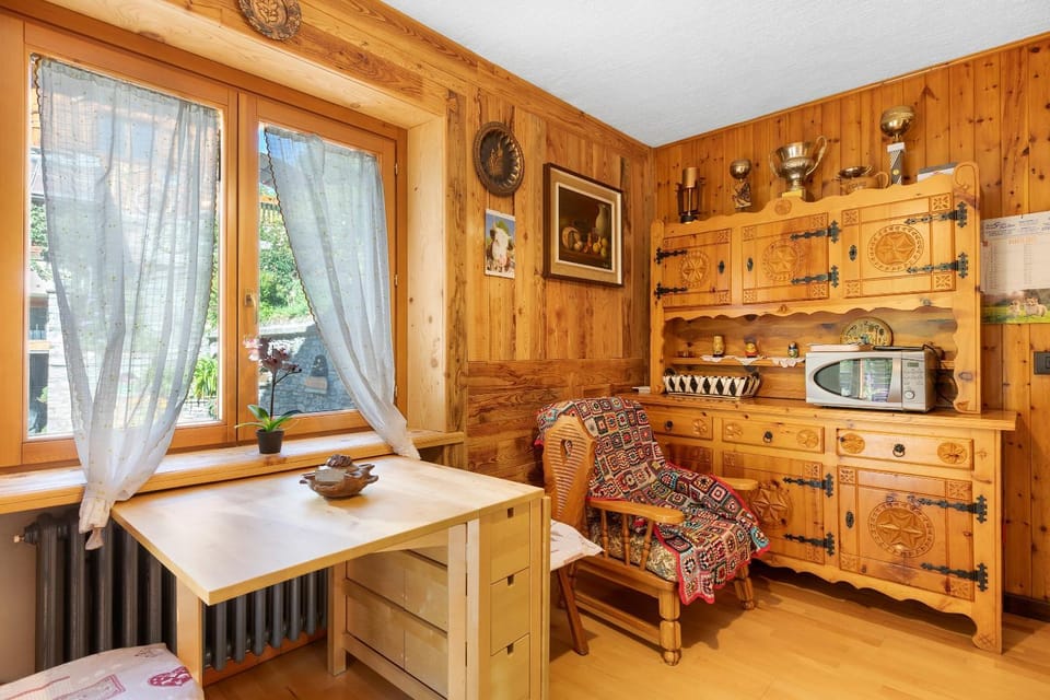 Property building, Kitchen or kitchenette, Living room