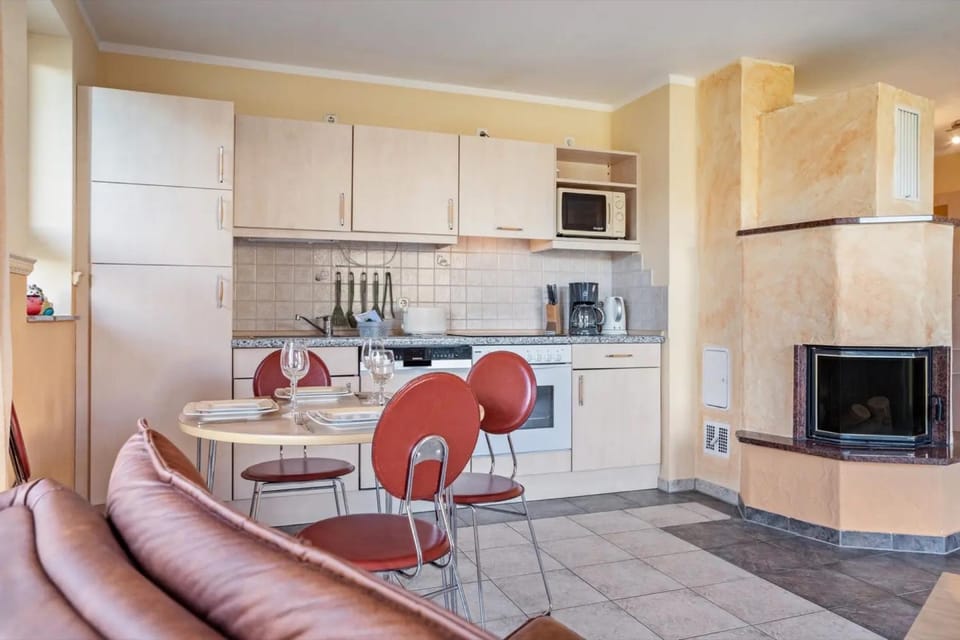 Kitchen or kitchenette, Living room