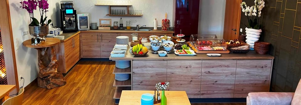 Coffee/tea facilities, Buffet breakfast