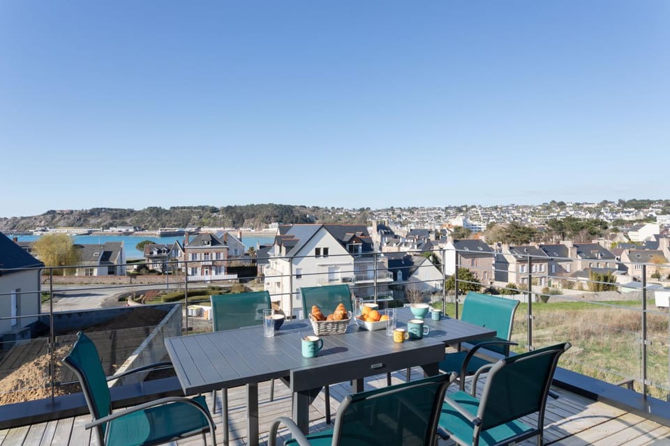 Patio, View (from property/room), City view, Sea view