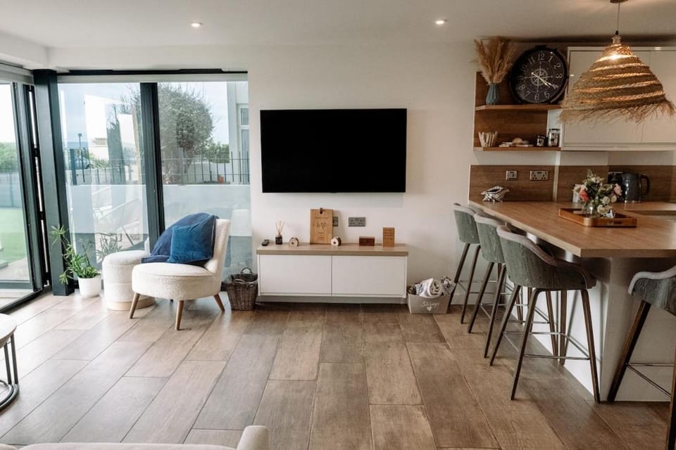 Coast Beachfront GF 6 guests dog friendly apartment Apartment in Bournemouth