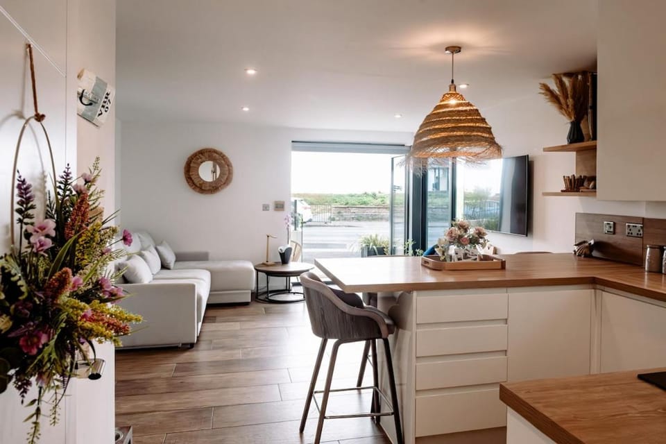 Coast Beachfront GF 6 guests dog friendly apartment Apartment in Bournemouth