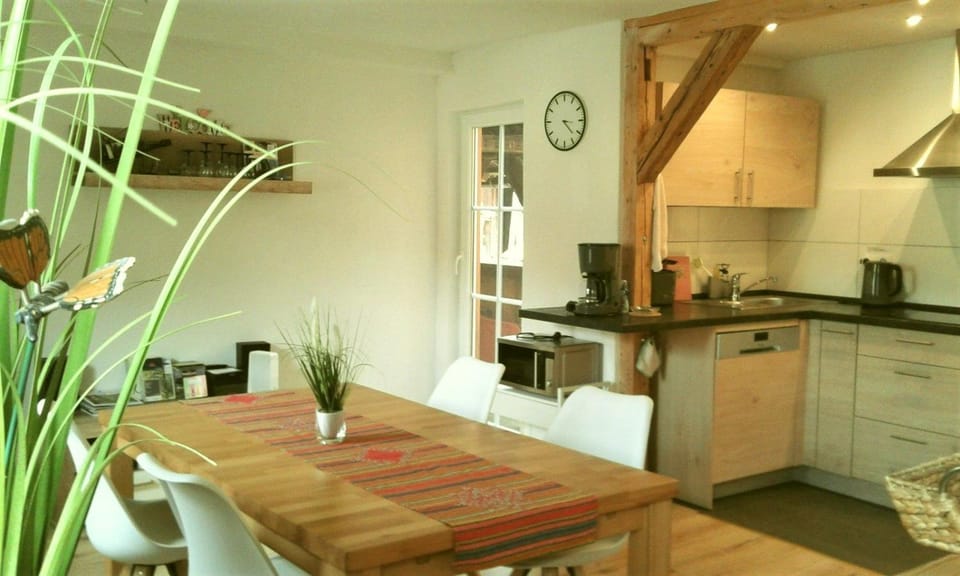 Property building, Kitchen or kitchenette, Living room