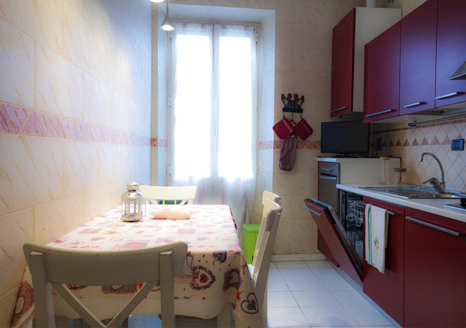 Dining area, kitchen